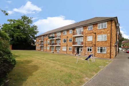 2 bedroom Flat for sale in Longlands Court, Bexley, Sidcup, DA15