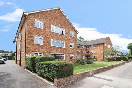 2 bedroom Flat for sale in Longlands Court, Bexley, Sidcup, DA15