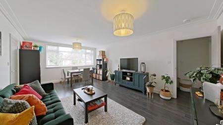 2 bedroom Flat for sale in Longlands Court, Bexley, Sidcup, DA15