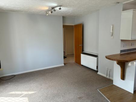 2 bedroom Flat to let in Frobisher Road, Bexley, Erith, DA8