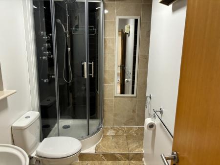 2 bedroom Flat to let in Frobisher Road, Bexley, Erith, DA8