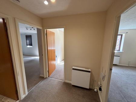 2 bedroom Flat to let in Frobisher Road, Bexley, Erith, DA8