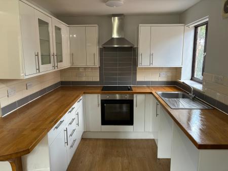 2 bedroom Flat to let in Frobisher Road, Bexley, Erith, DA8