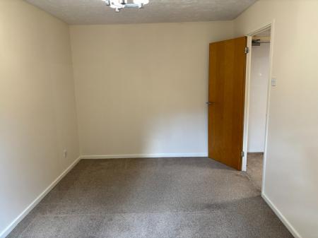 2 bedroom Flat to let in Frobisher Road, Bexley, Erith, DA8