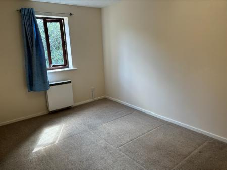 2 bedroom Flat to let in Frobisher Road, Bexley, Erith, DA8