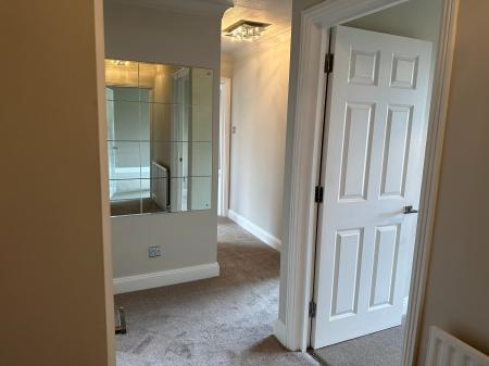 3 bedroom Flat to let in The Park, Bexley, Sidcup, DA14
