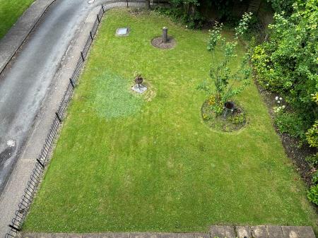 3 bedroom Flat to let in The Park, Bexley, Sidcup, DA14