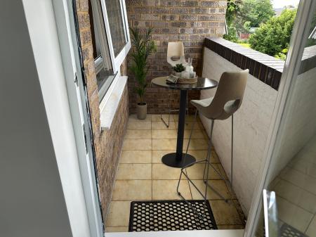 3 bedroom Flat to let in The Park, Bexley, Sidcup, DA14