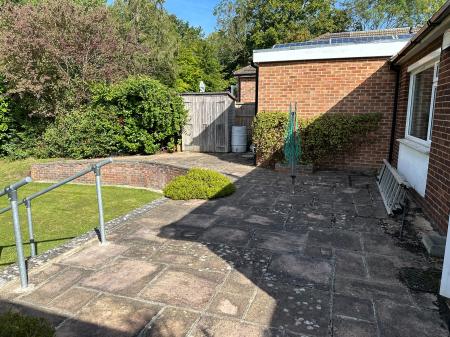 1 bedroom House share to let in Norfield Road, Joydens Wood, DA2