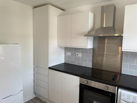 2 bedroom Flat to let in Greenwood Close, Bexley, Sidcup, DA15