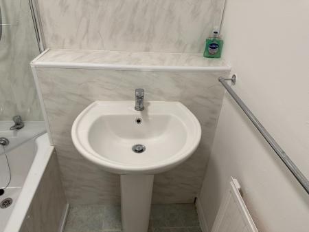 2 bedroom Flat to let in Greenwood Close, Bexley, Sidcup, DA15