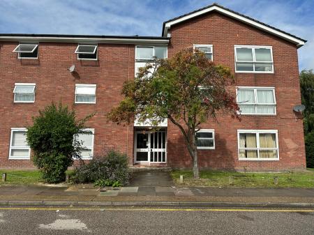 2 bedroom Flat to let in Greenwood Close, Bexley, Sidcup, DA15