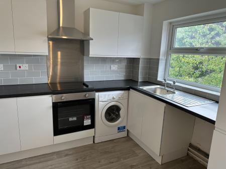 2 bedroom Flat to let in Greenwood Close, Bexley, Sidcup, DA15