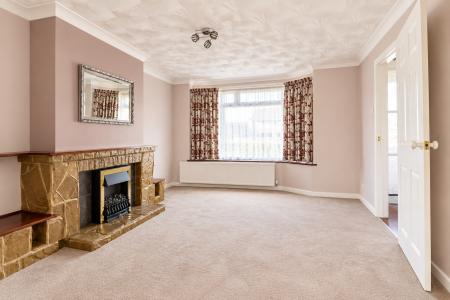 3 bedroom Semi-detached house to let in Woodview Road, Swanley, BR8