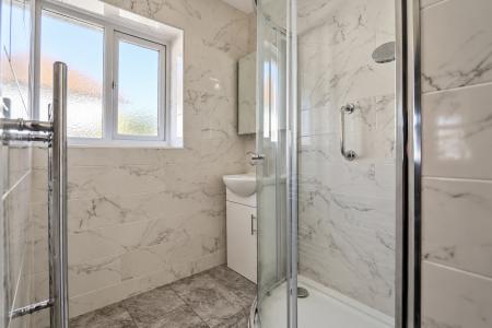 3 bedroom Semi-detached house to let in Woodview Road, Swanley, BR8