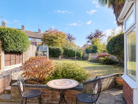3 bedroom Semi-detached house to let in Woodview Road, Swanley, BR8