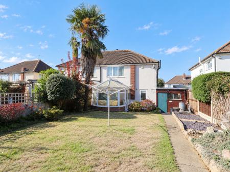 3 bedroom Semi-detached house to let in Woodview Road, Swanley, BR8