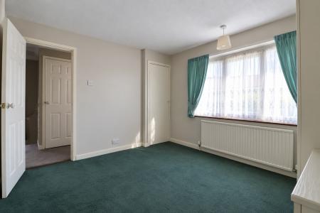 3 bedroom Semi-detached house to let in Woodview Road, Swanley, BR8