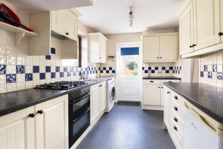 3 bedroom Semi-detached house to let in Woodview Road, Swanley, BR8