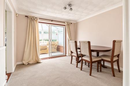 3 bedroom Semi-detached house to let in Woodview Road, Swanley, BR8
