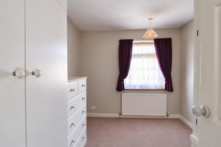 3 bedroom Semi-detached house to let in Woodview Road, Swanley, BR8
