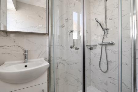 3 bedroom Semi-detached house to let in Woodview Road, Swanley, BR8