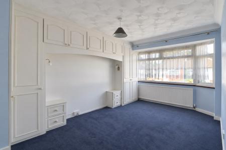 3 bedroom Semi-detached house to let in Woodview Road, Swanley, BR8