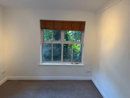 2 bedroom Flat to let in Mounts Road, Greenhithe, DA9