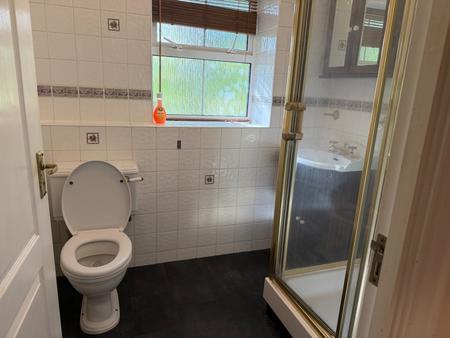 2 bedroom Flat to let in Mounts Road, Greenhithe, DA9