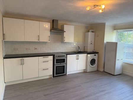 2 bedroom Flat to let in Mounts Road, Greenhithe, DA9