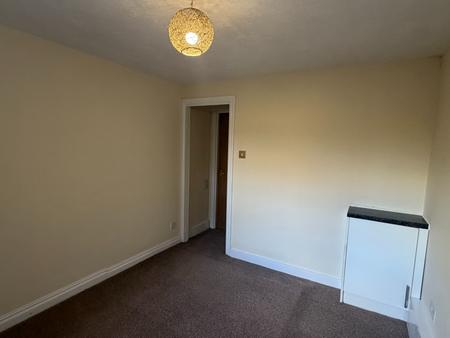 2 bedroom Flat to let in Mounts Road, Greenhithe, DA9