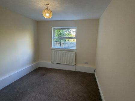 2 bedroom Flat to let in Mounts Road, Greenhithe, DA9