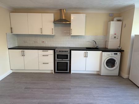 2 bedroom Flat to let in Mounts Road, Greenhithe, DA9