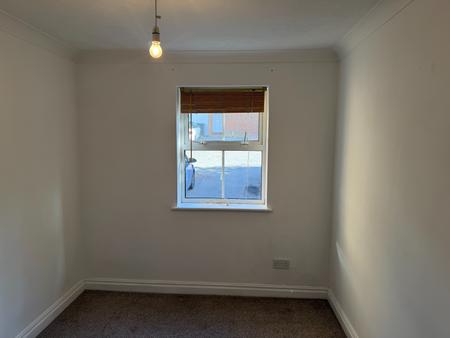 2 bedroom Flat to let in Mounts Road, Greenhithe, DA9