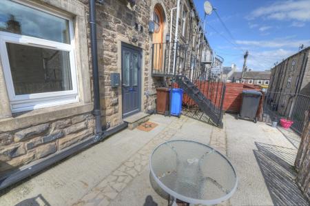 2 bedroom Flat to let in Church Street, Barnoldswick, BB18