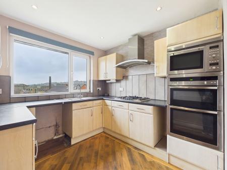 3 bedroom Semi-detached house to let in Craven Avenue, Silsden, BD20