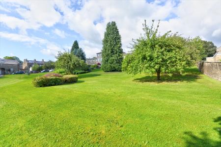 2 bedroom Flat to let in Gainsborough Court, Gargrave Road, Skipton, BD23