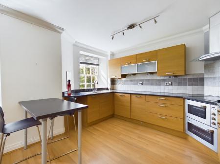 2 bedroom Flat to let in Gainsborough Court, Gargrave Road, Skipton, BD23