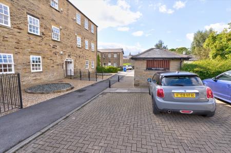 2 bedroom Flat to let in Gainsborough Court, Gargrave Road, Skipton, BD23