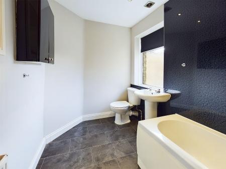 1 bedroom Flat to let in Main Street, Cross Hills, BD20