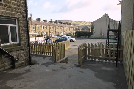 1 bedroom Flat to let in Main Street, Cross Hills, BD20