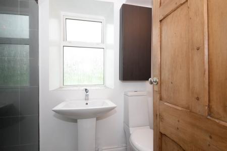 2 bedroom Cottage to let in Chapel Road, Steeton, BD20