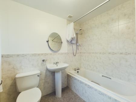 4 bedroom Detached house to let in Woodlands Drive, Skipton, BD23