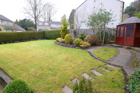 4 bedroom Detached house to let in Woodlands Drive, Skipton, BD23