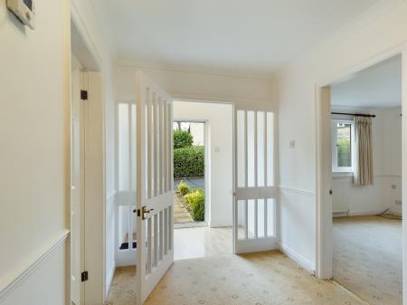 4 bedroom Detached house to let in Woodlands Drive, Skipton, BD23