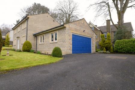 4 bedroom Detached house to let in Woodlands Drive, Skipton, BD23