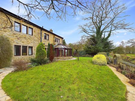 4 bedroom Detached house to let in Marton Close, Gargrave, BD23