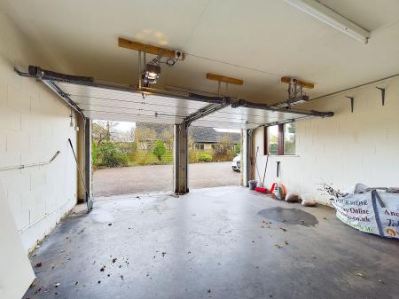 4 bedroom Detached house to let in Marton Close, Gargrave, BD23