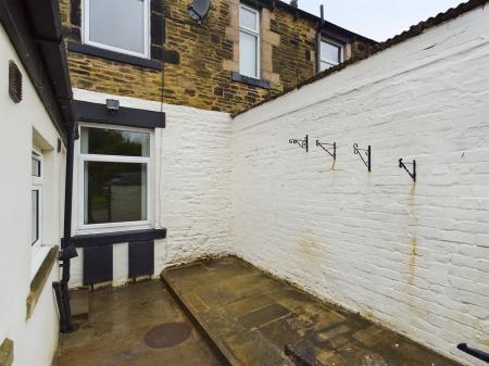 3 bedroom Terraced House to let in Aireview Terrace, Skipton, BD23