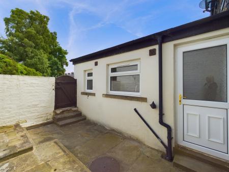 3 bedroom Terraced House to let in Aireview Terrace, Skipton, BD23